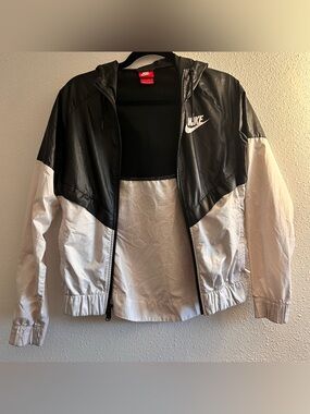 Nike Black and Beige Women’s Colorblock Windbreaker Jacket